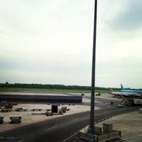 Photo taken at Gate F20 by Евгений Д. on 4/30/2013