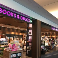 Photo taken at BOOKS &amp;amp; DRUGS SOUTH by KNO3 :D on 9/23/2016