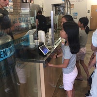 4/24/2017 tarihinde Kennard F.ziyaretçi tarafından ChillN Nitrogen Ice Cream'de çekilen fotoğraf