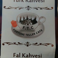 Photo prise au Fal Kahvesi F.T.C Fortune Teller Cafe par Baha le3/29/2016