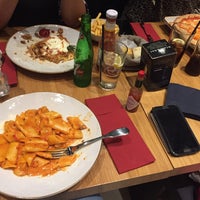 Das Foto wurde bei OBICÀ Mozzarella Bar &amp;amp; Pizza E Cucina von . am 3/21/2015 aufgenommen
