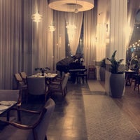 Foto diambil di Volta Restaurant and Lounge oleh RT pada 7/11/2019