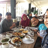 Photo taken at Bukit Randu Restaurant by Fajar on 10/1/2019