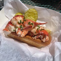 Снимок сделан в Quincy`s Original Lobster Rolls - Cape May пользователем Steve A. 6/13/2019