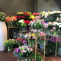 Photo taken at Dos Gardenias Flower Shop by Filip D. on 4/14/2018