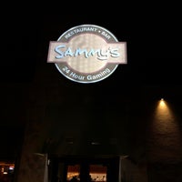 Foto tomada en Sammy&amp;#39;s Restaurant &amp;amp; Bar  por Brian W. el 11/11/2017
