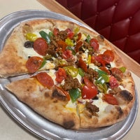 5/7/2022 tarihinde Mike H.ziyaretçi tarafından Rebel Pie Wood-fired Pizza'de çekilen fotoğraf