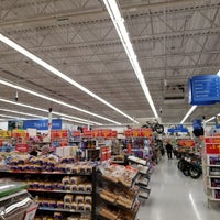 รูปภาพถ่ายที่ Walmart Supercentre โดย Philip C. เมื่อ 3/3/2018