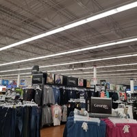 รูปภาพถ่ายที่ Walmart Supercentre โดย Philip C. เมื่อ 4/21/2018