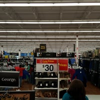 Foto scattata a Walmart Supercentre da Philip C. il 9/9/2017