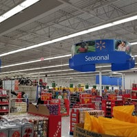รูปภาพถ่ายที่ Walmart Supercentre โดย Philip C. เมื่อ 11/10/2018