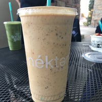 Снимок сделан в Nekter Juice Bar пользователем Julie K. 10/11/2017