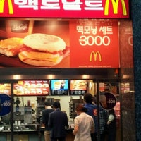 Photo taken at McDonald&amp;#39;s by 재희Jay 홍. on 10/2/2012