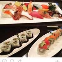 Снимок сделан в Okura Robata Sushi Bar and Grill пользователем Frau M. 10/28/2015