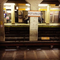 Photo taken at 青山一丁目駅 3-4番線ホーム by kojimax on 6/27/2013