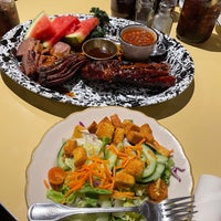 Photo taken at Lucille&amp;#39;s Smokehouse Bar-B-Que by Scott A. on 1/22/2022