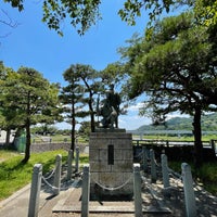 Photo taken at 玉川兄弟の像 by Takahiro N. on 6/30/2022