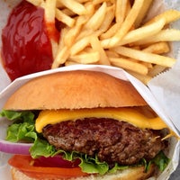 Photo taken at FiveTen Burger by Kurtis Lee H. on 4/9/2014