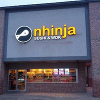 รูปภาพถ่ายที่ Nhinja Sushi &amp;amp; Wok โดย William M. เมื่อ 9/16/2012