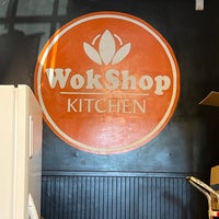 Foto tirada no(a) WokShop Kitchen por Lesa M. em 7/1/2023