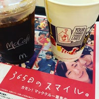 Photo taken at マクドナルド 新宿大ガード西店 by Kotoku N. on 10/2/2015