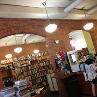 Foto tirada no(a) Book Trader Cafe por Daren M. em 8/7/2013