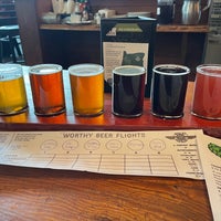 Photo taken at Worthy Brewing Company by Ka-boom on 3/8/2022