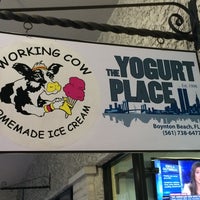 Foto scattata a The Yogurt Place Working Cow da Ken P. il 7/28/2014