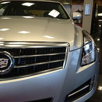 Foto tomada en LaFontaine Cadillac Buick GMC  por Jeremy S. el 9/20/2012