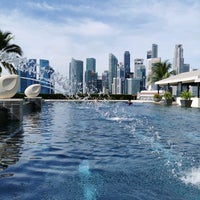 Photo taken at Swimming Pool | Mandarin Oriental, Singapore by Teapot on 2/13/2022