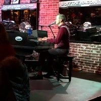1/7/2018 tarihinde Meredith C.ziyaretçi tarafından Off the Wagon Dueling Piano Bar'de çekilen fotoğraf