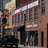 Foto tirada no(a) Johnny Cash Museum and Bongo Java Cafe por Caroline H. em 5/30/2013
