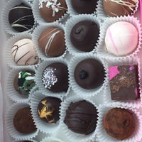 10/24/2015에 Kelli V.님이 Sinful Sweets Chocolate Company에서 찍은 사진