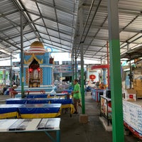 Photo taken at Sutthisan Market by Arnat😎 on 8/15/2021
