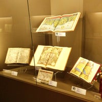 รูปภาพถ่ายที่ Museo del Libro Fadrique de Basilea โดย Iannelli A. เมื่อ 1/5/2014
