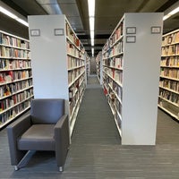 Foto diambil di Westmount Library oleh Dan S. pada 9/17/2022