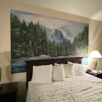 Foto diambil di BEST WESTERN PLUS Yosemite Gateway Inn oleh Tanya L. pada 3/22/2022
