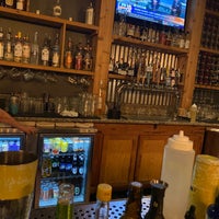Photo prise au RusTeak Restaurant And Wine Bar par Tanya L. le2/25/2022