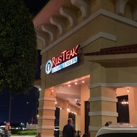 Foto tirada no(a) RusTeak Restaurant And Wine Bar por Tanya L. em 11/16/2020