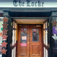Снимок сделан в The Locke Bar &amp;amp; Oyster House пользователем Ivor N. 1/12/2022