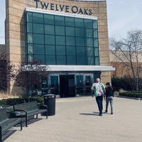 Foto tomada en Twelve Oaks Mall  por ドビー F. el 4/30/2022