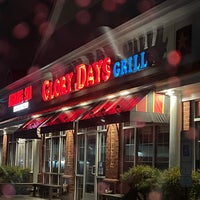 รูปภาพถ่ายที่ Glory Days Grill โดย Joshua B. เมื่อ 7/10/2022