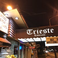 Foto tirada no(a) Trieste Italian Restaurant por Joshua B. em 9/19/2017