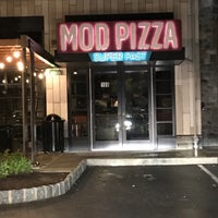 Foto scattata a Mod Pizza da Joshua B. il 9/27/2018