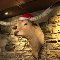 Photo taken at LongHorn Steakhouse by Tom C. on 12/24/2016