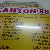 Photo taken at Seafood &amp;amp; Ikan Bakar &amp;quot;Anton 88&amp;quot; by hendryyy a. on 11/17/2013