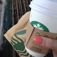 รูปภาพถ่ายที่ Starbucks โดย Charlotte D. เมื่อ 4/24/2013