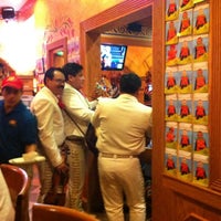 Foto scattata a La Parrilla Mexican Restaurant da Veronica W. il 10/6/2012