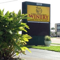 Foto tomada en Florida Orange Groves Winery  por Rebecca and Jeff C. el 8/20/2014