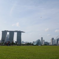 Photo taken at Marina Barrage Green Roof by PiCK N. on 12/17/2017